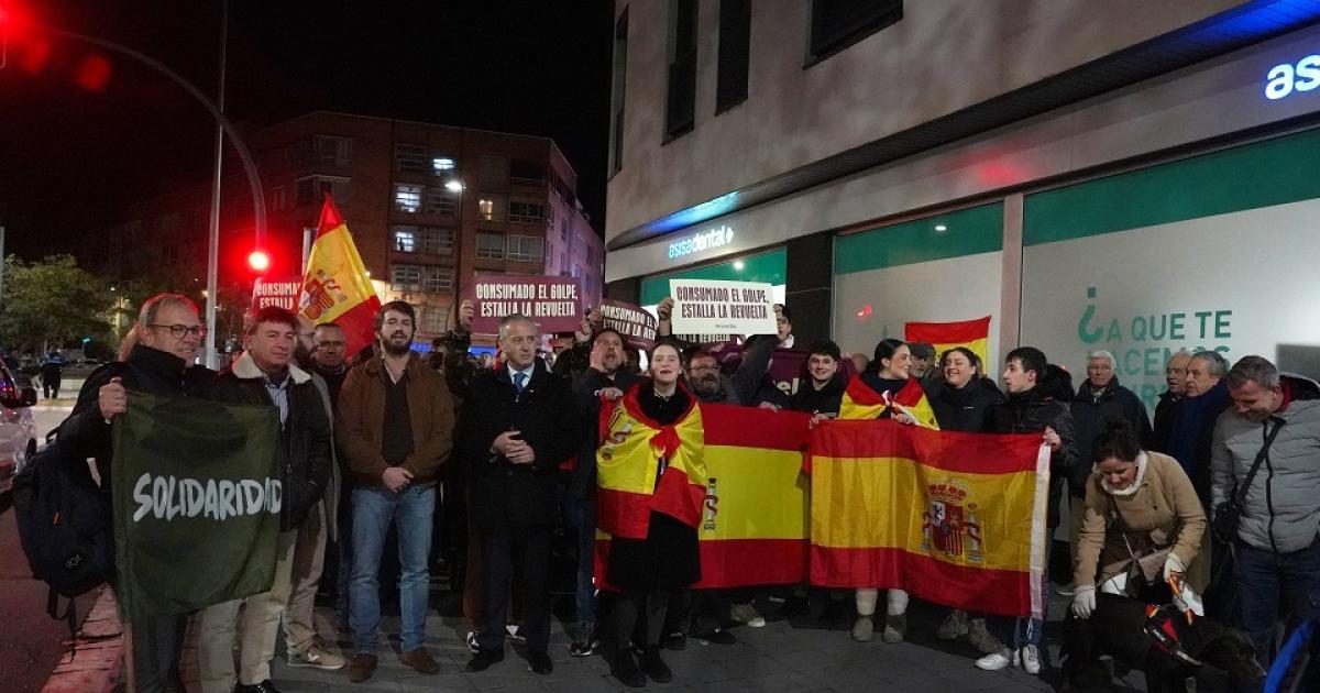 Vox Vuelve A Concentrarse En La Sede Del Psoe En Valladolid Contra La