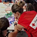 Imagen de uno de los voluntarios de Cruz Roja Juventud Valladolid durante una de las actividades
