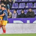 Kim Min-Su celebra con Villahermosa el gol de la victoria del Andorra en Zorrilla, logrado en el minuto 92.