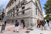 El Banco de España ya tiene andamios instalados en la fachada de Míguel Íscar.