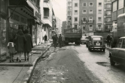 Obras de pavimentación en calle Mantería en 1971, 16 años antes de su peatonalización