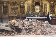 Tareas de desescombro de la Vera Cruz tras el desplome de la cúpula.