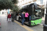 Autobús de Auvasa en la parada de Fuente Dorada.