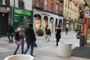 Nuevo mobiliario urbano en la calle Mantería.