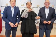 Conrado Íscar y Jesús Julio Carnero junto al monarca en la presentación de la programación