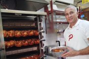 Manuel, gerente de Pollería Paco.