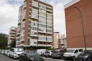 Una zona de estacionamiento en el barrio de Huerta del Rey.