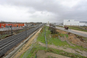 Polígono industrial en el término municipal de Santovenia, junto a la vía del tren.-Miguel Ángel Santos