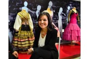 Susana Merlo, en una de las salas del Museo Mariemma de Íscar, que reúne una parte de su colección de trajes, uno de los puntales del legado que la bailarina donó a su pueblo natal.-ARGICOMUNICACIÓN