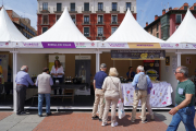 Algunos stands participantes en el evento de la Plaza Mayor.- ICAL