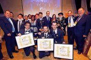 Fernando Mayoral, Javier Mayoral y Diego González ayer, con sus diplomas acreditativos, en la gala de entrega de premios del Certamen de Sumilleres.-J.M. LOSTAU