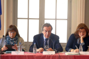 Virginia Arnáiz, José Antonio de Santiago-Juárez y Marta López ayer, en Medina de Rioseco (Valladolid).-ICAL