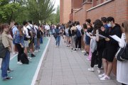 Alumnos esperan el comienzo de la prueba de la Ebau el pasado 8 de junio. ICAL