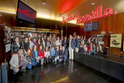 Los alumnos de ESADCyL junto al director Carlos Marchena y los profesores Eduardo Navarro y Natalia Mota, en el Teatro Zorrilla.-Pablo Requejo