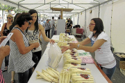 Puesto de venta de espárragos en una edición pasada de la Feria de la Exaltación en Tudela de Duero.-El Mundo