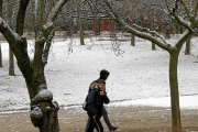 Dos chicos atraviesan un parque del barrio de Parquesol cubierto con una fina capa de nieve, ayer, a primera hora de la mañana-J. M. LOSTAU