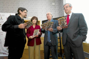 La obra "El Mesías en Valladolid", con la dirección musical del director de la Joven Orquesta de la Universidad de Valladolid, Francisco Lara (1i), se presenta con un acto en el que participan también el director-coordinador de Santander Universidades, Jo-Efe