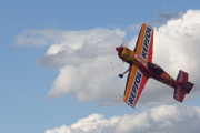 Homenaje en el aeródromo de Matilla a los pilotos del ultraligero accidentado en el Duero.- E. M.