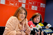 Teresa López el lunes con la secretaria general del PSOE, Raquel Alonso-Santiago G. del Campo