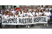 Manifestación en Medina del Campo en defensa del hospital.-J. M. LOSTAU