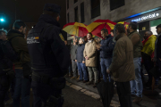 Una imagen de archivo del vicepresidente de la Junta, Juan García Gallardo y el consejero de Industria, Comercio y Empleo Mariano Veganzones, en la concentración en la sede del Psoe de Valladolid. ICAL