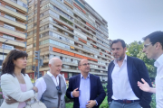 Óscar Puente, líder del PSOE en Valladolid, junto a otros miembros de la formación. -E.M.