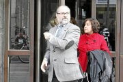 El decano de los abogados,  Jesús Verdugo, a la salida de los juzgados.-D. V.