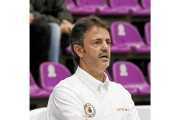 Porfi Fisac, entrenador del MyWigo Valladolid-P. REQUEJO
