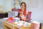 Jimena Acosta, en su taller de Sobradillo, un pequeño pueblo de los Arribes del Duero salmantinos.-ARGICOMUNICACIÓN
