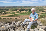 Pascual Izquierdo, en lo alto de la cuesta Manvirgo, en la Ribera del Duero burgalesa./ ArgiComunicación
