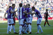 Jugadores blanquivioleta festejan el gol del triunfo ante el Deportivo en la temporada 12-13-Pablo Requejo