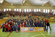 El colegio Lourdes identifica a su ídolo, el vallisoletano, ahora en el Estudiantes ACB, Nacho Martín, con motivo de la presentación de la Copa Colegial-El Mundo