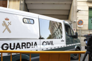 Un furgón de la Guardia Civil sale de la Audiencia Provincial con varios de los detenidos de la 'Operación Púnica'-Efe