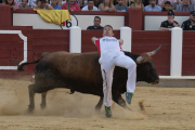 Instantáneas de las ajustadas maniobras de los participantes para intentar vencer en la Liga de Corte Puro. JOSÉ SALVADOR