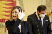 Pilar del Olmo y Óscar Puente en el acto de la firma del acuerdo entre los diferentes partidos. ICAL