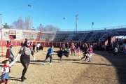 Fresno el Viejo durante el encierro infantil de las ‘vacas de trapo’, en el que particpan muchos niños de la localidad. E. M.