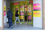 Supermercado de La Plaza de DIA en liquidación ante la llegada de Alcampo.-J. M. LOSTAU