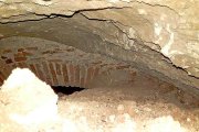 Bóveda de la bodega-fosa común de ‘los Alfredos’, encontrada ayer en la excavación de Medina del Campo.-EL MUNDO