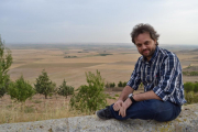 Daniel Landa, en el mirador de Autilla del Pino, en la comarca palentina de Tierra de Campos, de donde procede parte de su familia, como el poeta José María Fernández Nieto.-ARGICOMUNICACIÓN