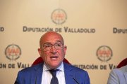 El presidente de la Diputación Provincial de Valladolid, Jesús Julio Carnero, ayer en Pimentel.-ICAL