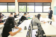 Aula de un centro con alumnos. Imagen de archivo. / ICAL.