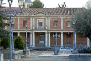 Fachada principal del Centro de Salud de Medina de Rioseco, que será totalmente reformado.-J. M. LOSTAU