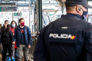 La policía volverá a controlar en Navidad estaciones y carreteras en Navidad. MIGUEL ÁNGEL SANTOS / PHOTOGENIC