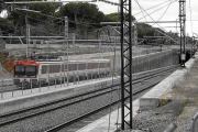 Tren procedente de Medina del Campo a su paso por el Pinar de Antequera-J. M. Lostau