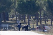 Agentes trabajando en el lugar en el que fue encontrado el cadáver de Esther.- ICAL