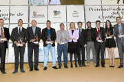 Foto de familia de Cayetano Cifuentes, Emilio Merchán, Javier Mínguez, Junior de Jesús Santana, José Ignacio Rubio (Aspanias), la consejera de Cultura y Turismo Alicia García, el director general de deportes Alfonso Lahuerta, Álvaro de Frutos, Celia Antó-J.M.Lostau