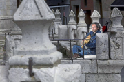 Santiago Iglesias a las puertas de la Catedral de Valladolid-Pablo Requejo