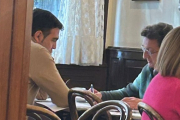 Javier García Bartolomé y José Luis Lara, reunidos en un bar de Valladolid.- E. M.