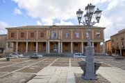 Fachada del centro de salud de Medina de Rioseco, que se va a someter a una reforma interior integral para mejorar su funcionalidad.-J.M. LOSTAU / C.S.