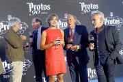 Juan Luis Arsuaga, Juan Vicente Herrera, Isabel García Tejerina, Edmundo Bayón y Víctor Ullate ayer, en Bodegas Protos de Peñafiel.-J.M. LOSTAU